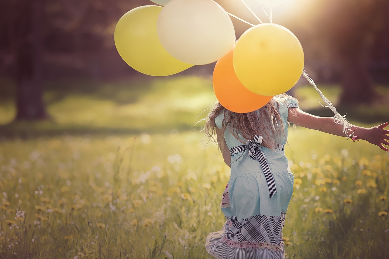 girl balloons child happy out 1357485